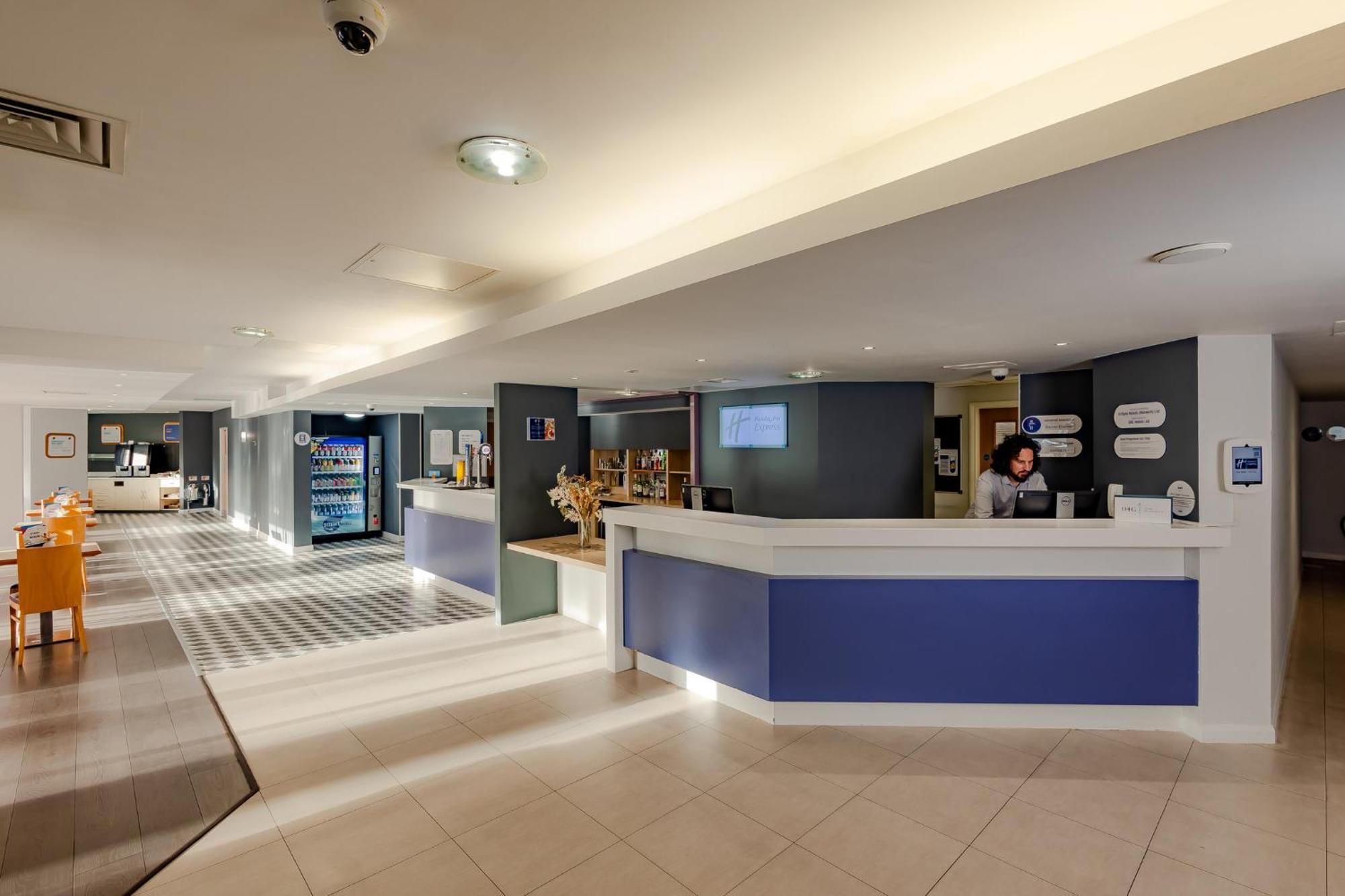 Holiday Inn Express Norwich By Ihg Drayton  Bagian luar foto